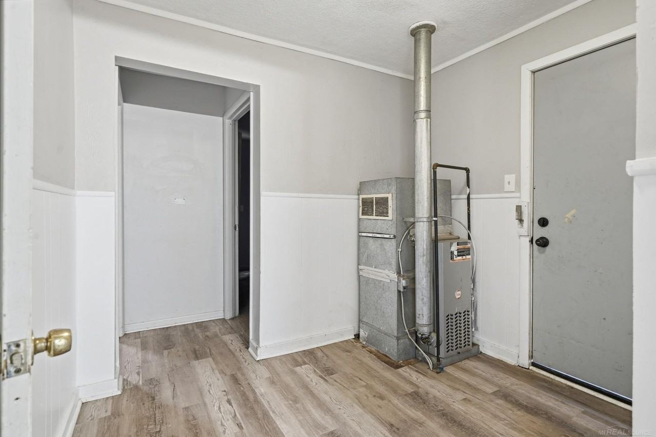 925 Leland St - Photo 2 of 17