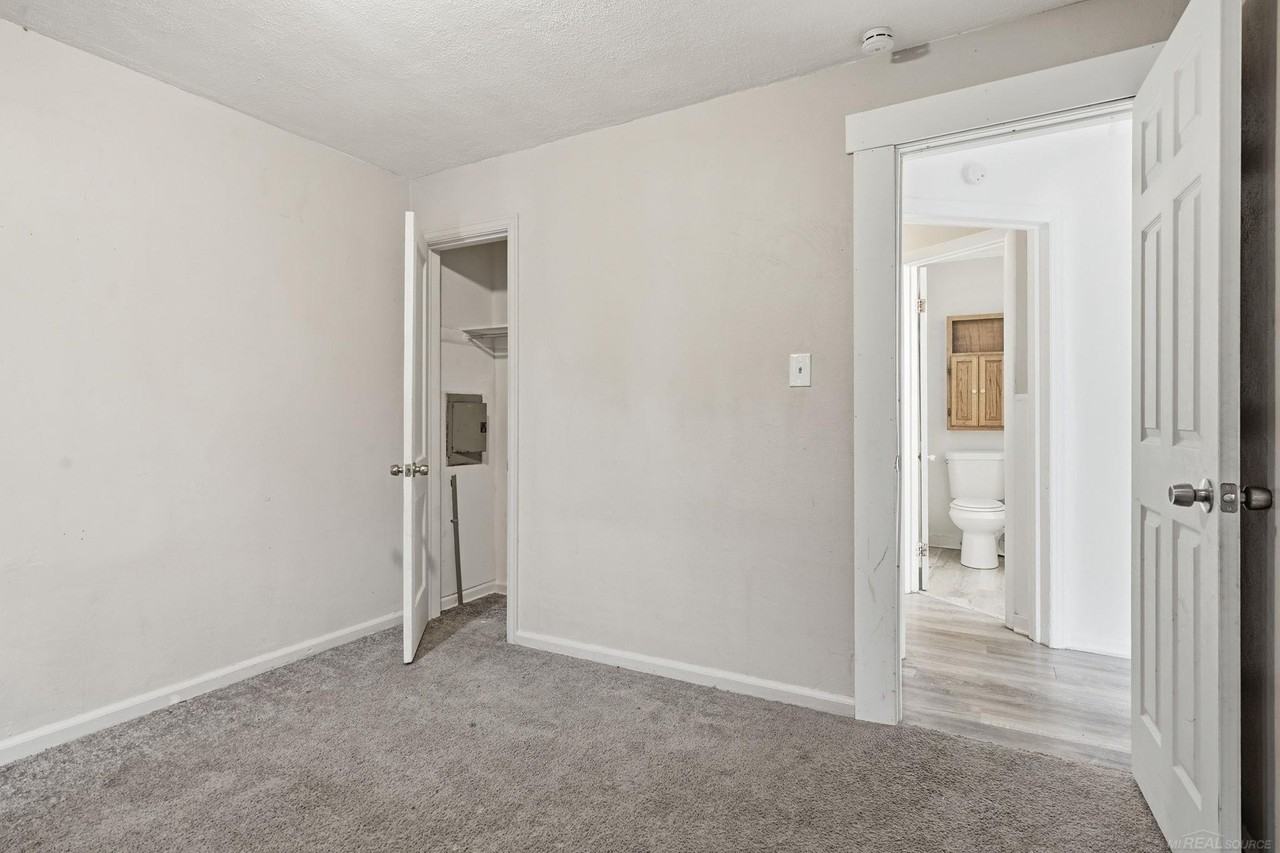 925 Leland St - Photo 3 of 17