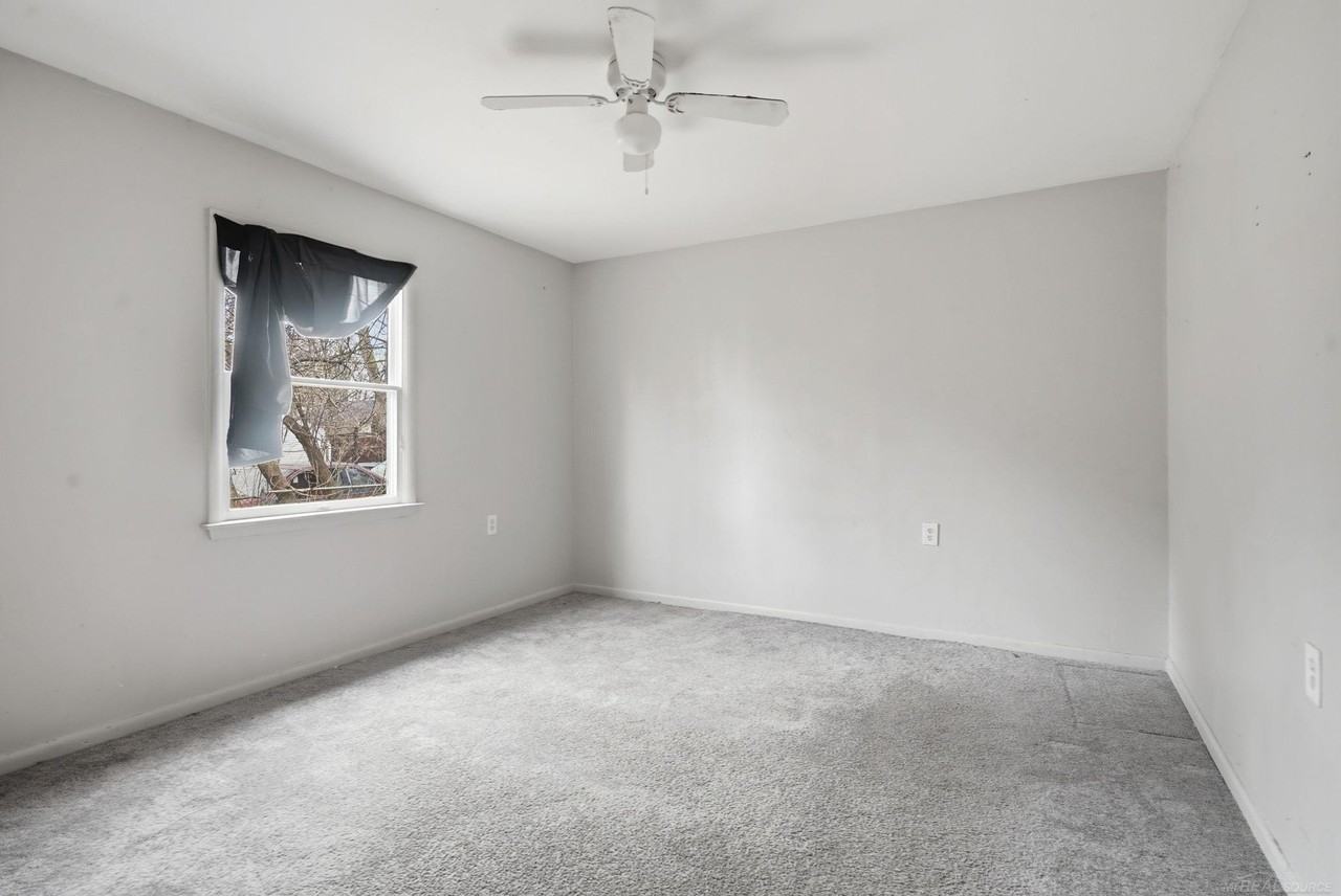 925 Leland St - Photo 4 of 17