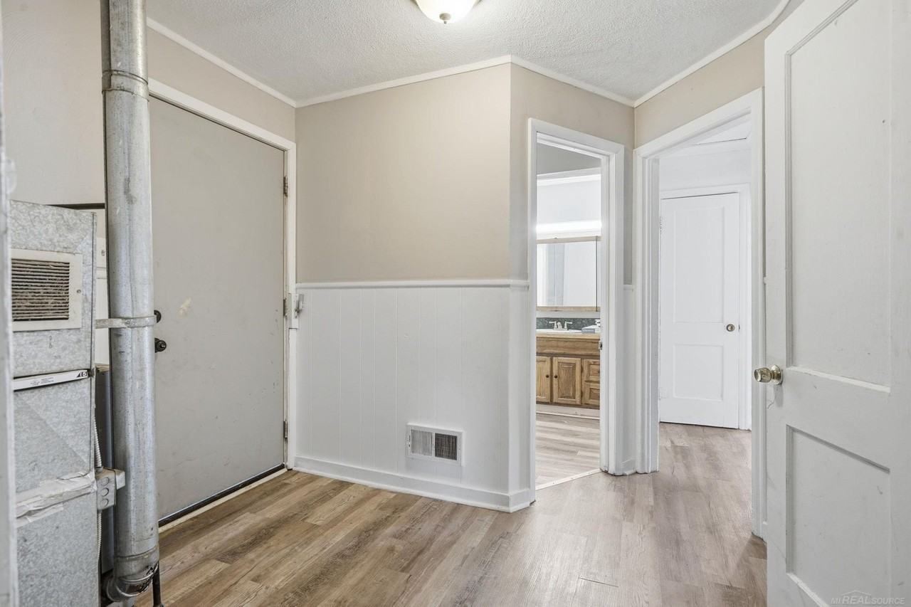 925 Leland St - Photo 5 of 17