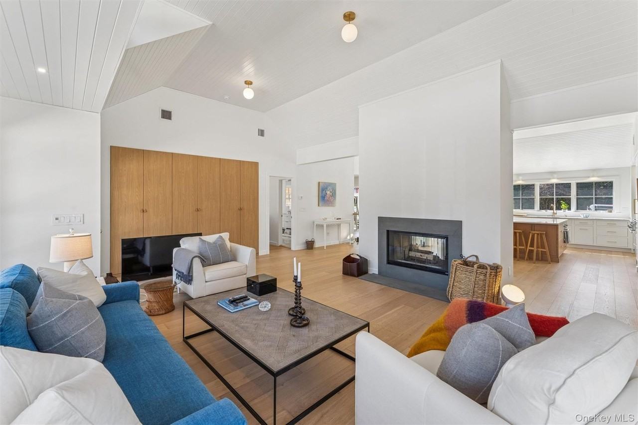 25 Lamb Ave - Photo 2 of 16