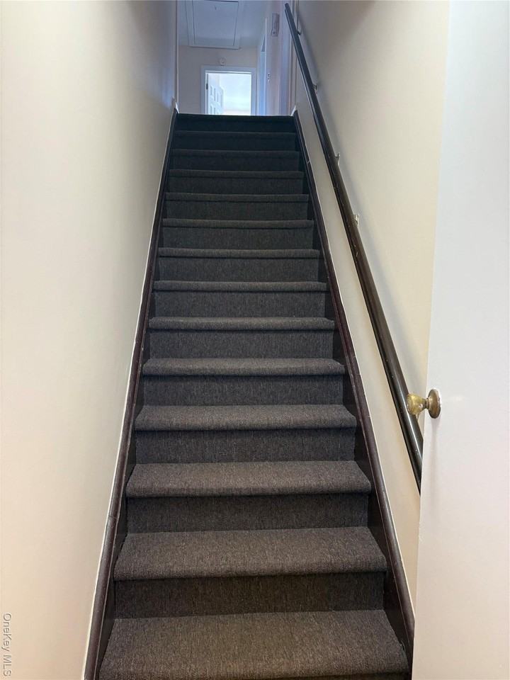 514 E Park Avenue unit: Upper - Photo 3 of 20