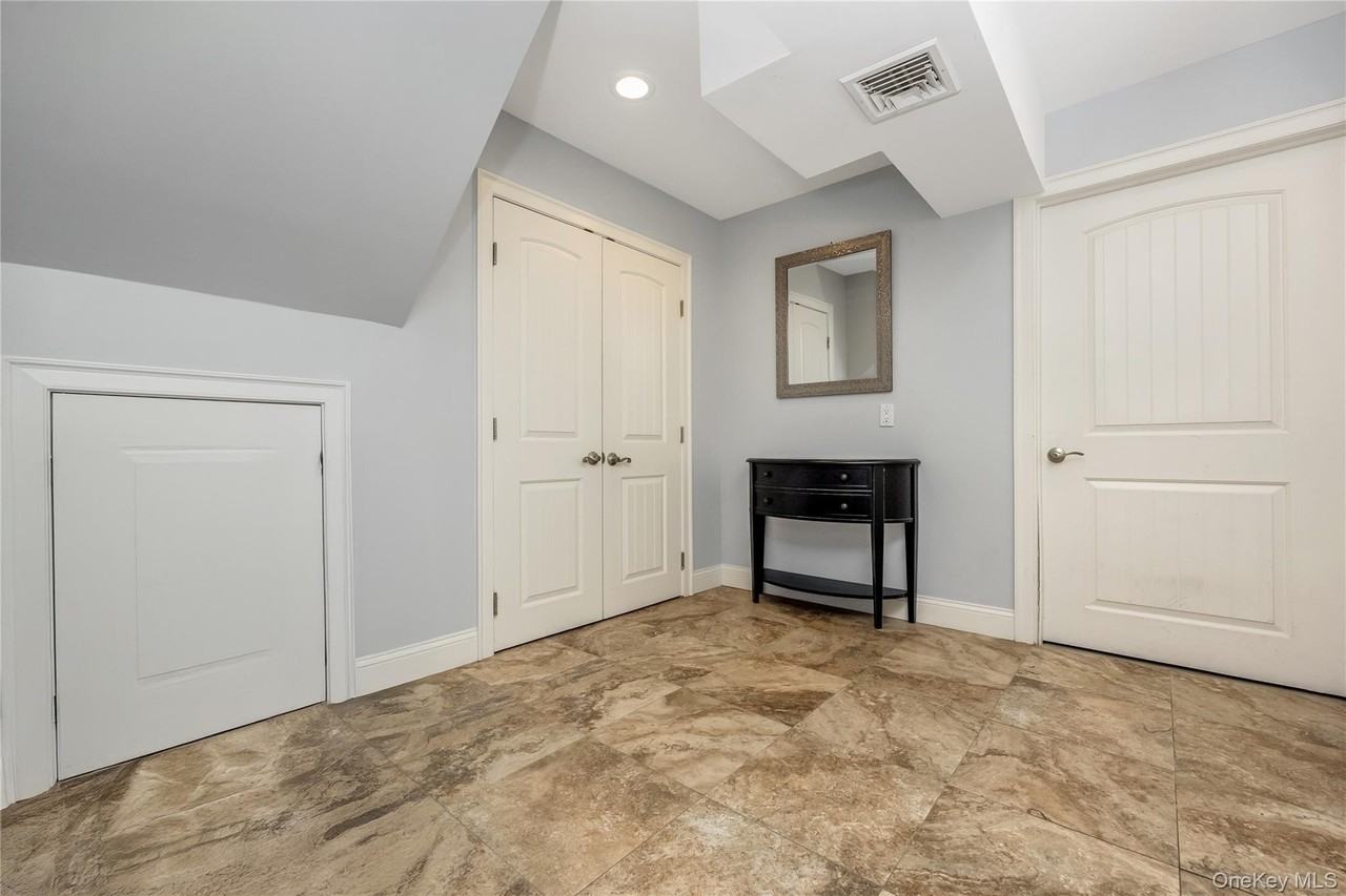 714716 W Beech St Unit Main - Photo 3 of 31