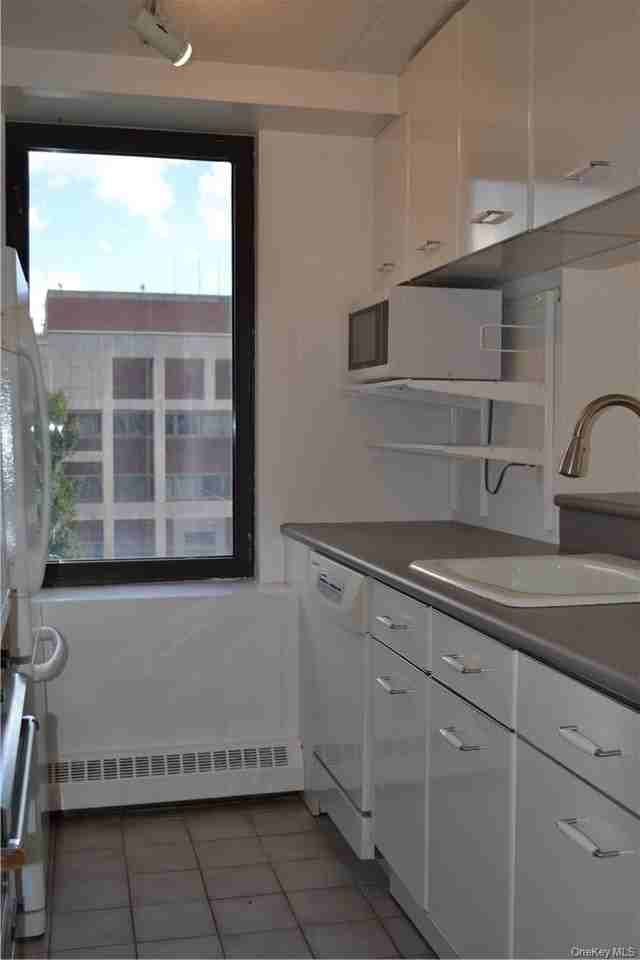 4 Martine Ave Apt 306 - Photo 6 of 30