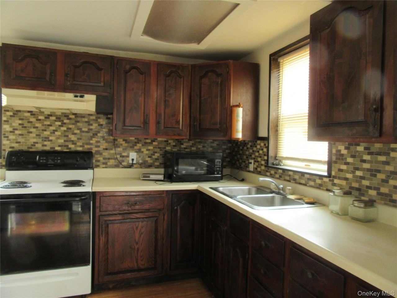 24A Cromwell Hill Rd - Photo 2 of 11