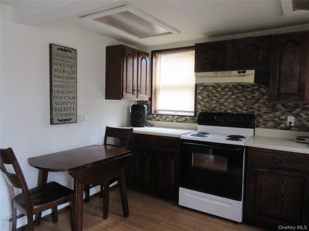 24A Cromwell Hill Rd - Photo 3 of 11