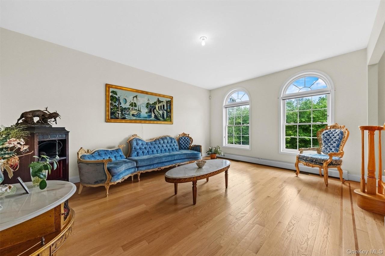 20 Goshen Rd - Photo 4 of 38