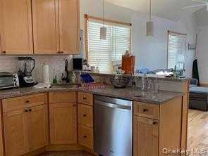 67 Florida St - Photo 4 of 11