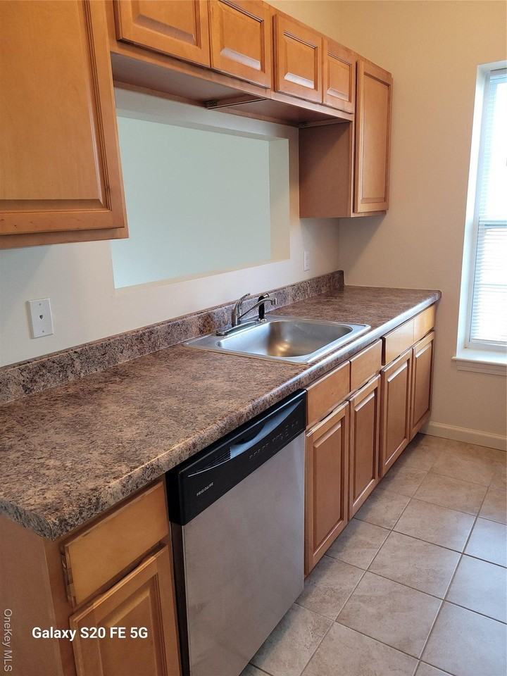 268 Ruth Ct - Photo 3 of 14
