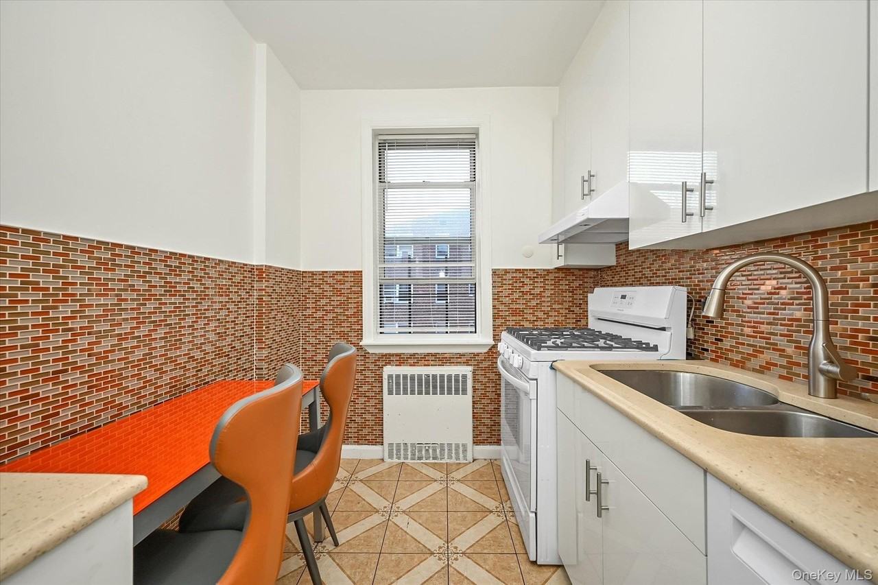 9941 64th Ave Apt E11 - Photo 6 of 21