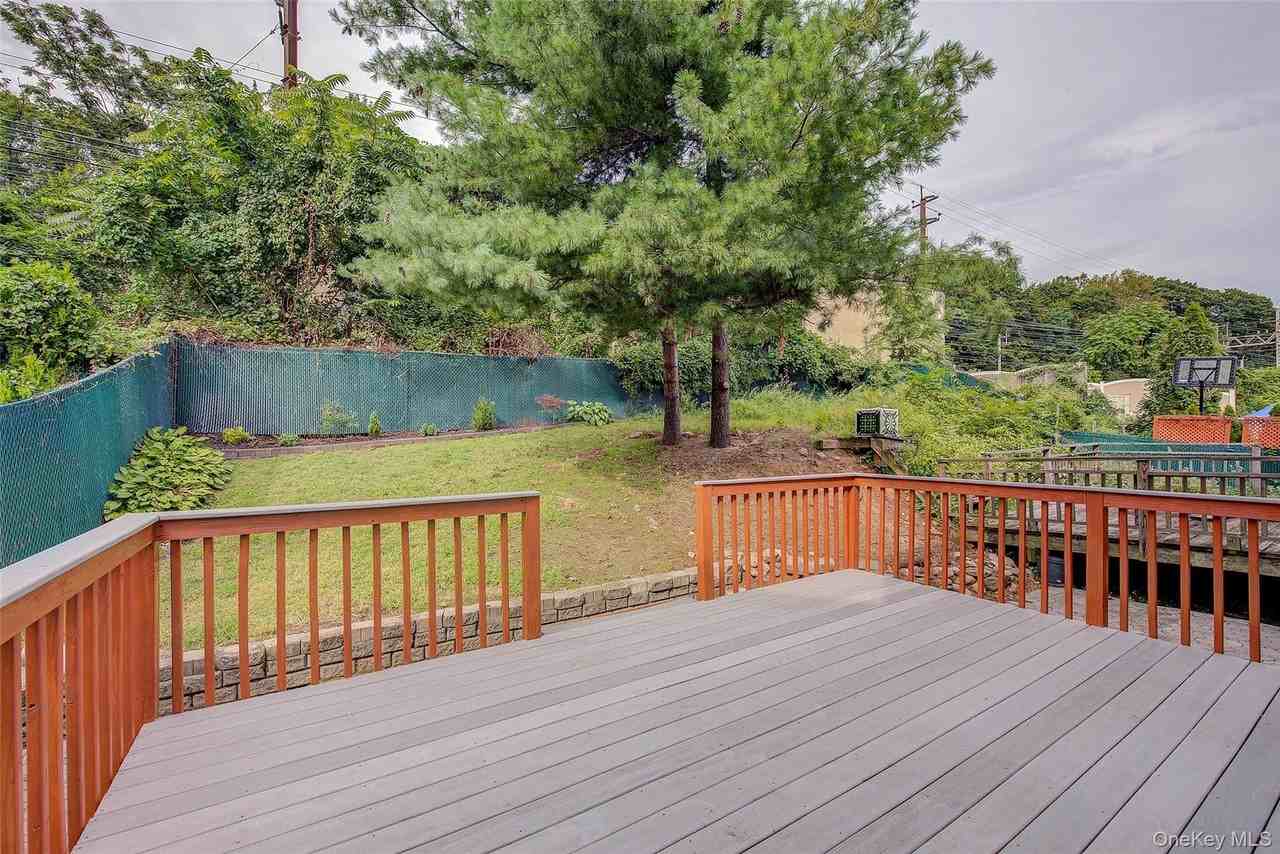 41 Beechwood Avenue unit: House - Photo 2 of 22