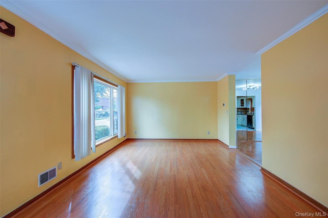 41 Beechwood Avenue unit: House - Photo 3 of 22