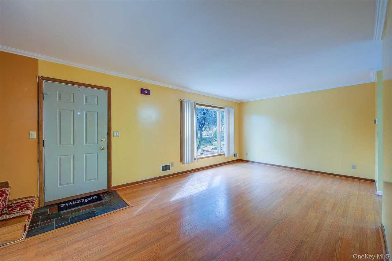 41 Beechwood Avenue unit: House - Photo 4 of 22