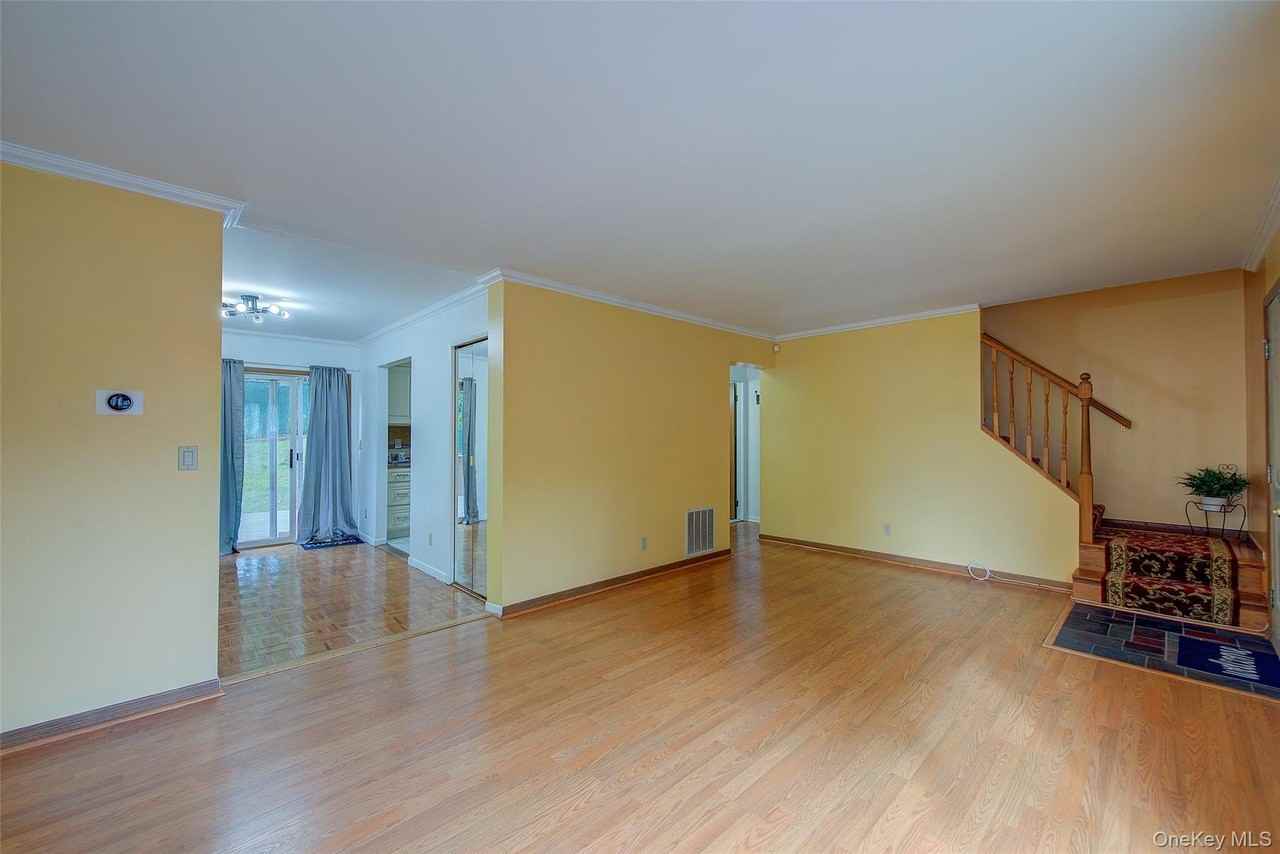 41 Beechwood Avenue unit: House - Photo 5 of 22