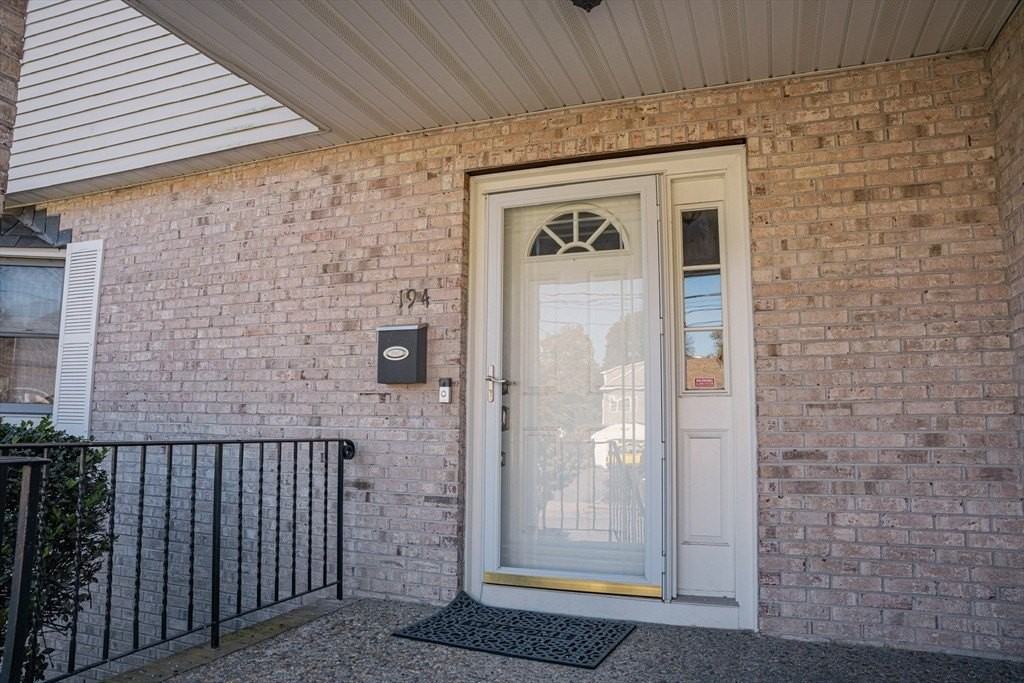 194 Linwood Ave Unit 194 - Photo 4 of 36