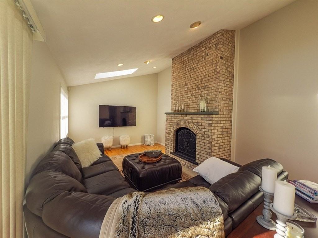 194 Linwood Ave Unit 194 - Photo 7 of 36