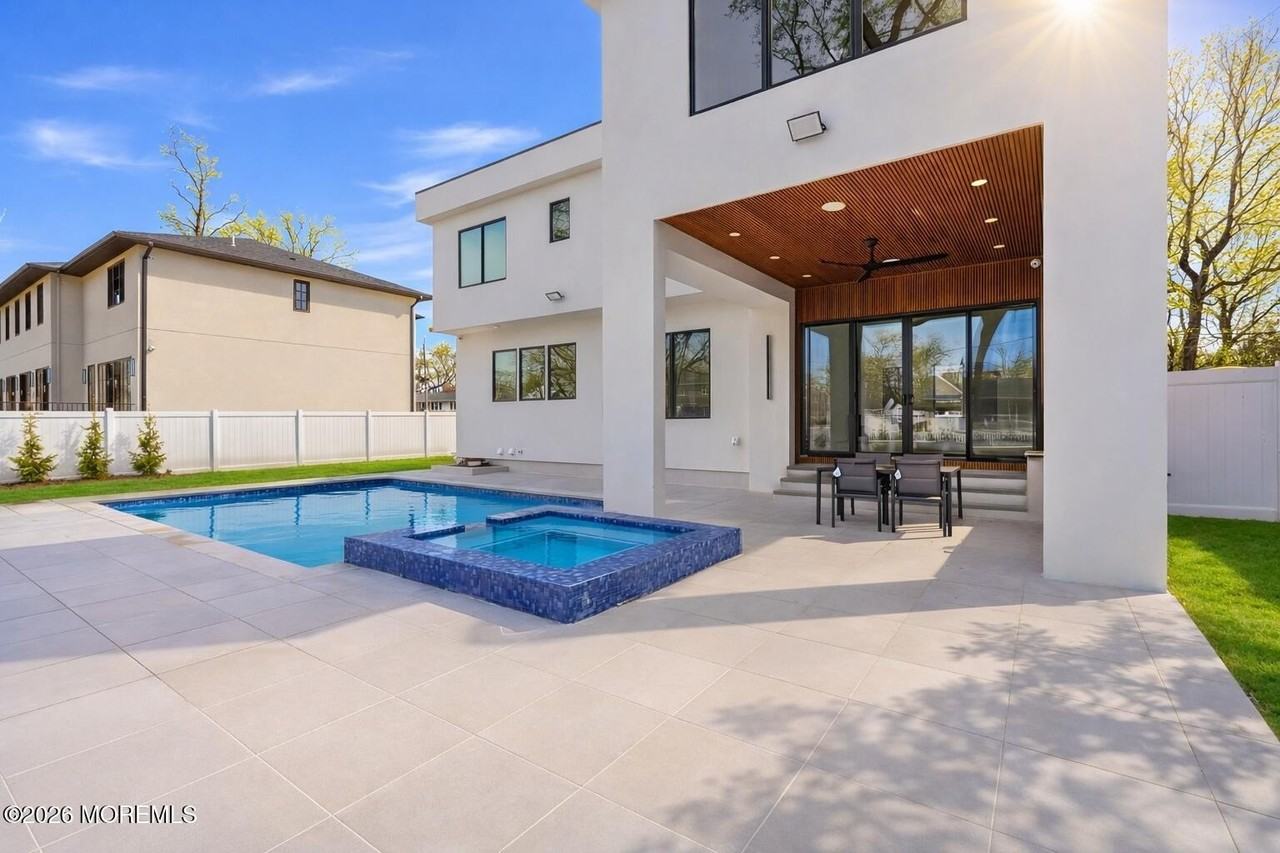 150 Ampere Ave - Photo 2 of 50