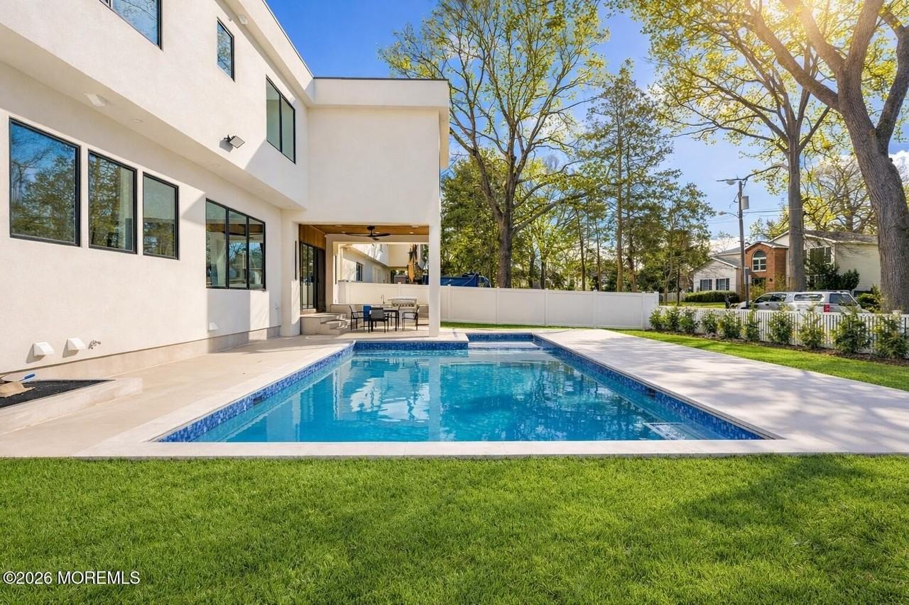 150 Ampere Ave - Photo 3 of 50