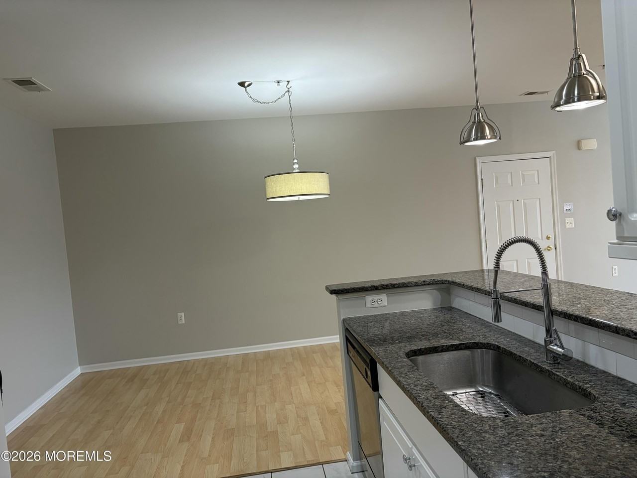 610 Sophee Ln - Photo 4 of 28