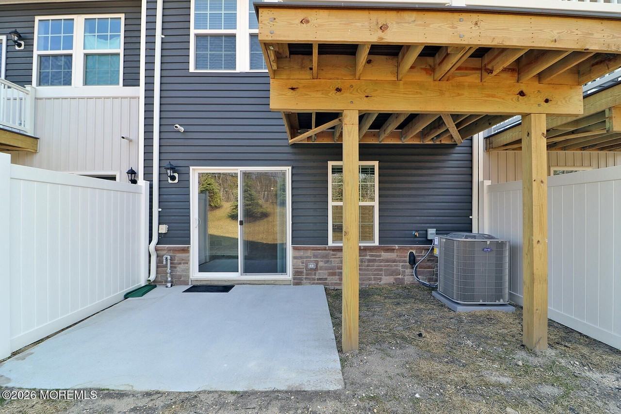 25 Baybreeze Dr - Photo 3 of 34