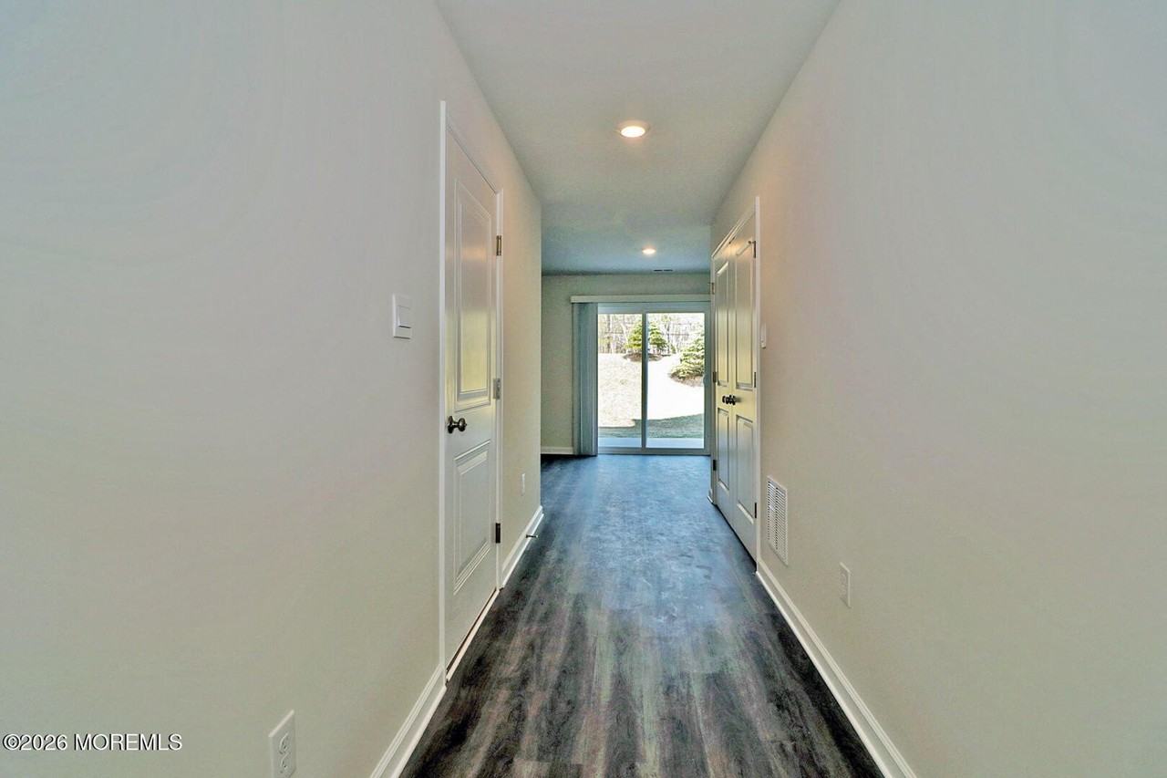 25 Baybreeze Dr - Photo 4 of 34