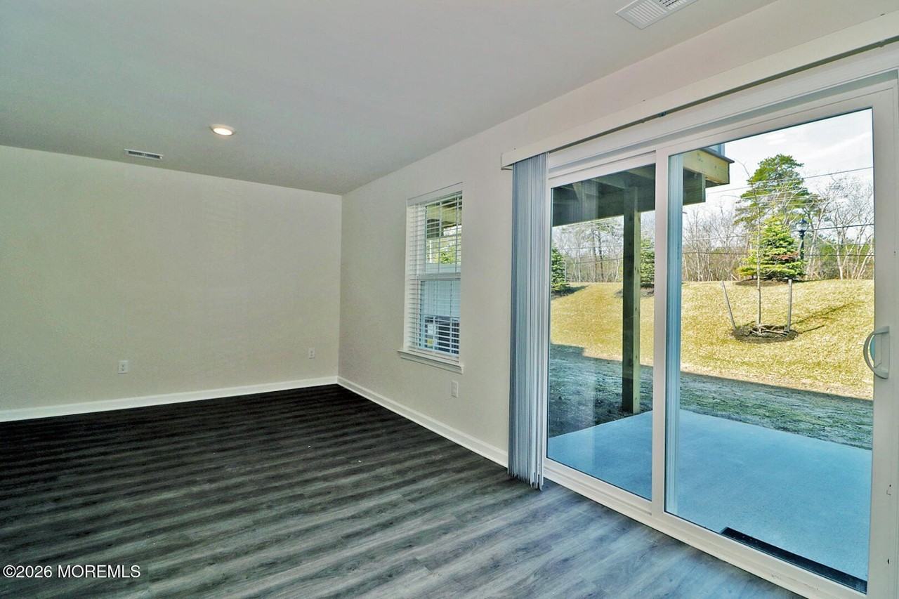 25 Baybreeze Dr - Photo 5 of 34