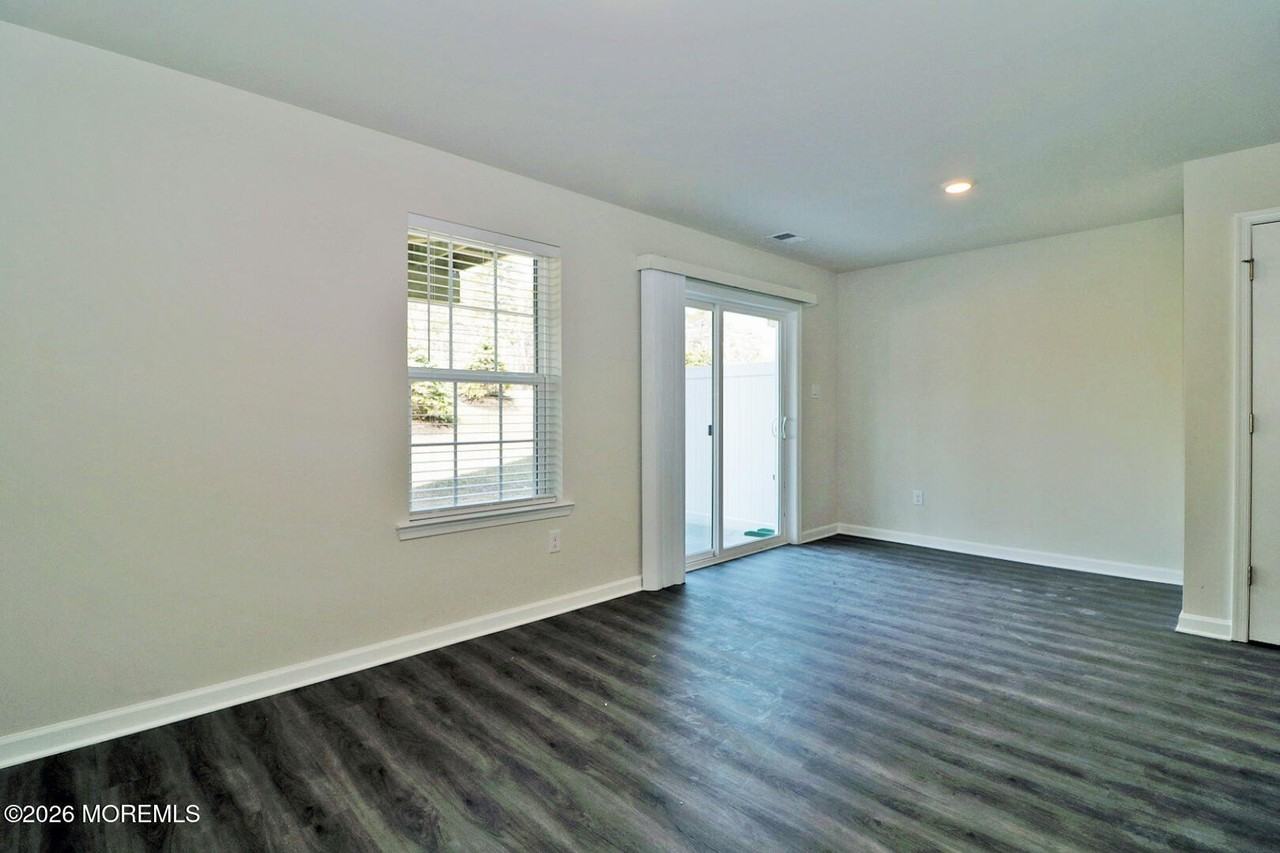 25 Baybreeze Dr - Photo 6 of 34