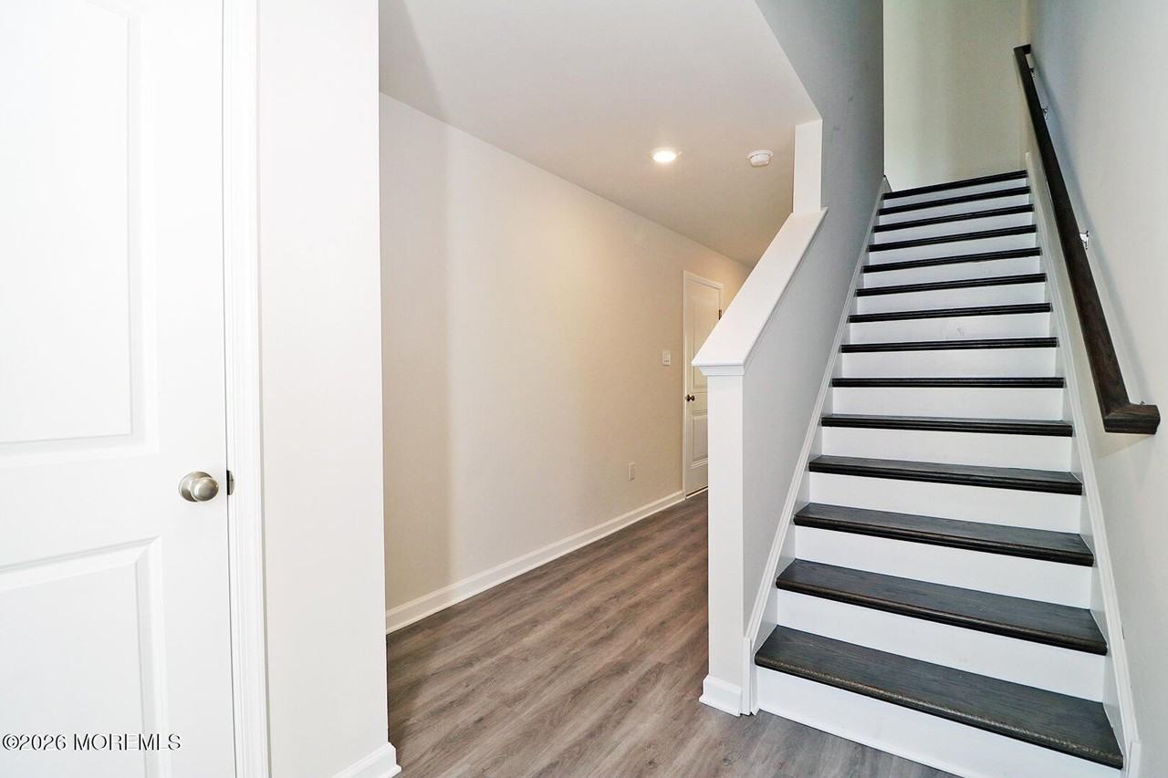 25 Baybreeze Dr - Photo 7 of 34