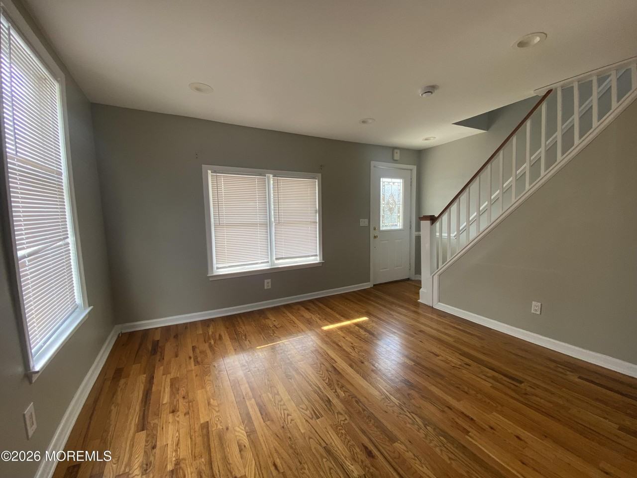 563 Winter St - Photo 4 of 8