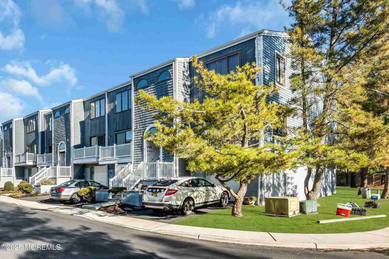 4 Black Pine Ln - Photo 2 of 50