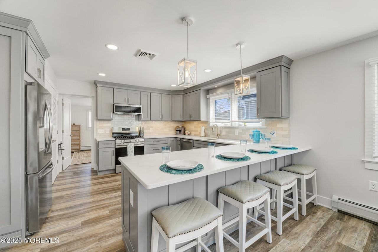 307 Asbury Ave - Photo 6 of 27