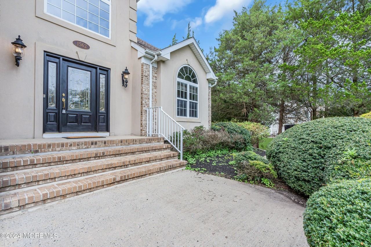 1562 Priscilla Ct - Photo 7 of 50