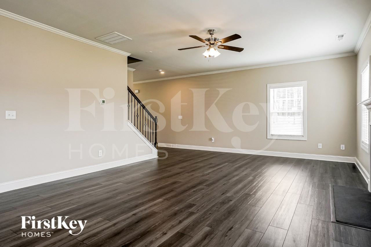 274 Howards Crossing Dr - Photo 2 of 19