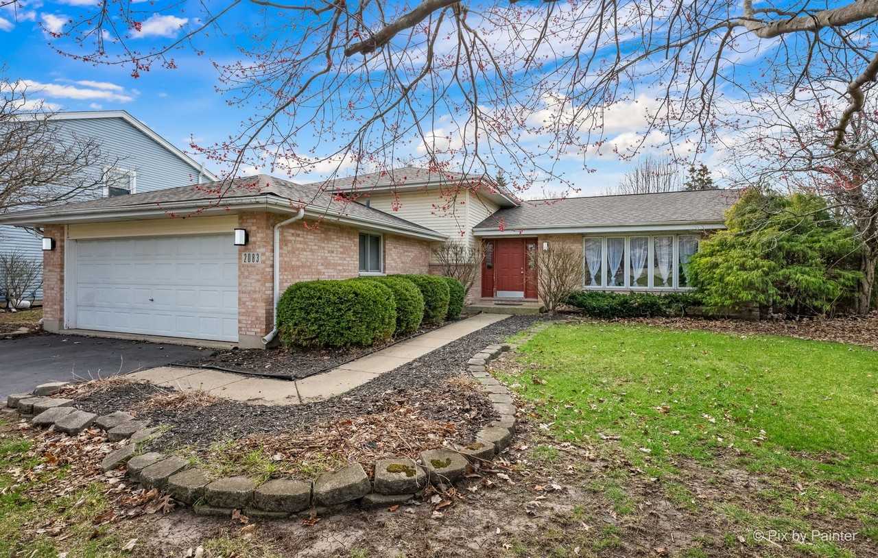 2083 Maplewood Cir - Photo 2 of 25