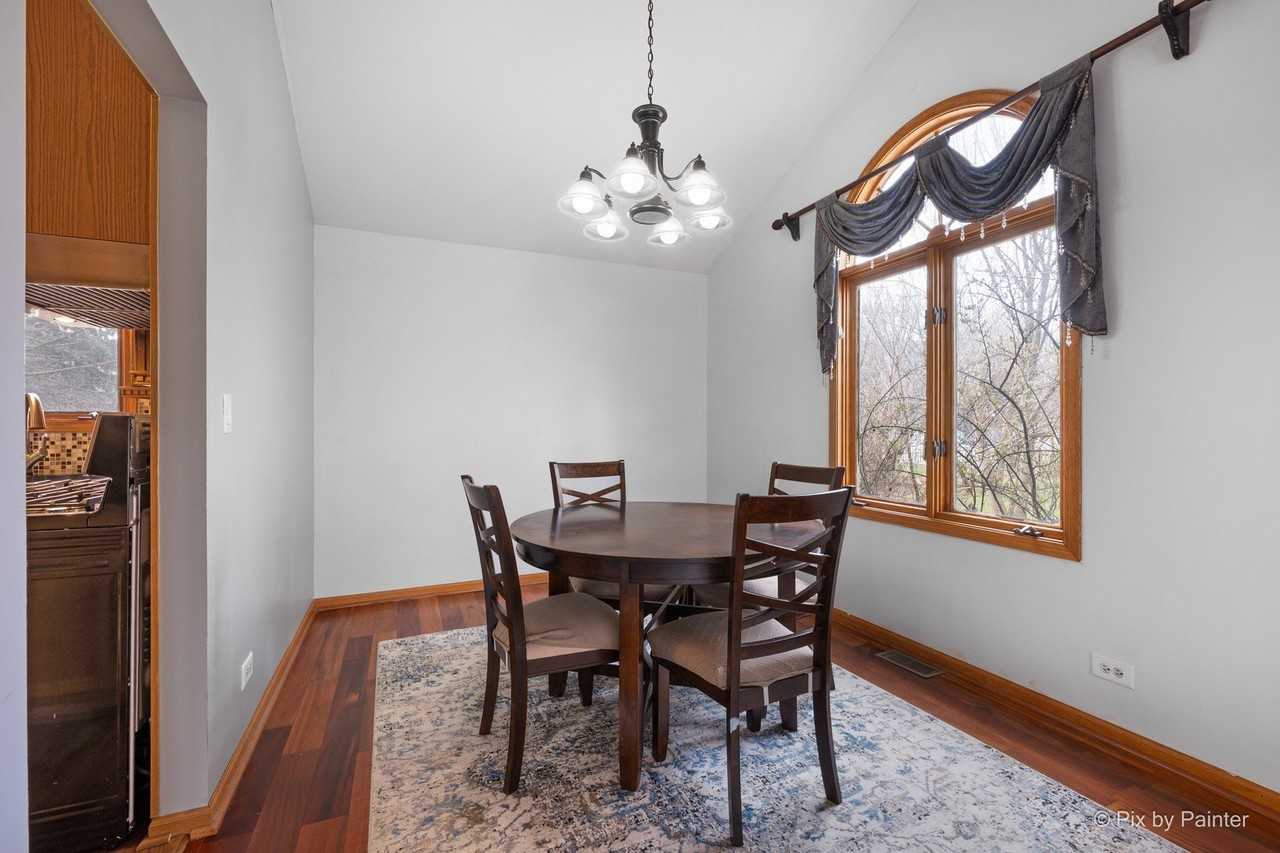 2083 Maplewood Cir - Photo 6 of 25