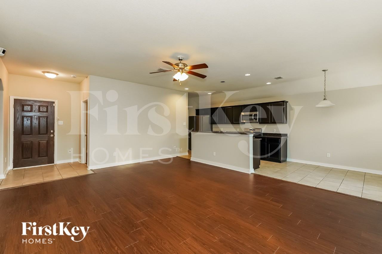 3445 Cayman Dr - Photo 2 of 19