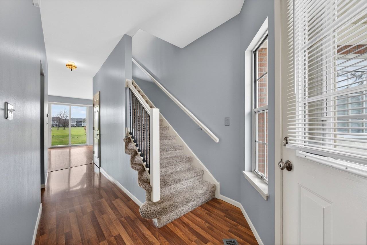 1454 Eagle Ct Unit 1454 - Photo 3 of 32