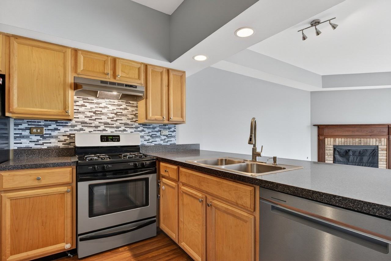 1454 Eagle Ct Unit 1454 - Photo 4 of 32