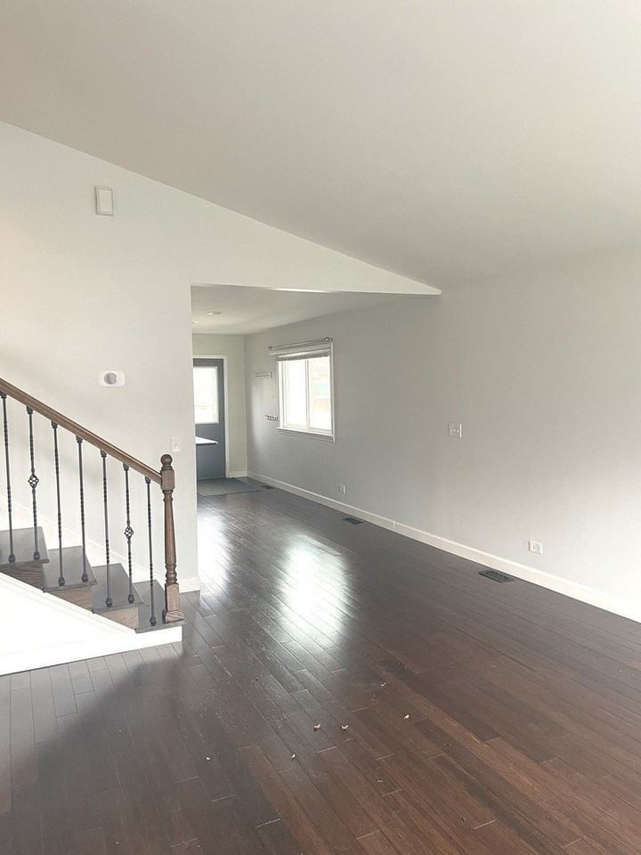 566 W Comstock Ave - Photo 2 of 13