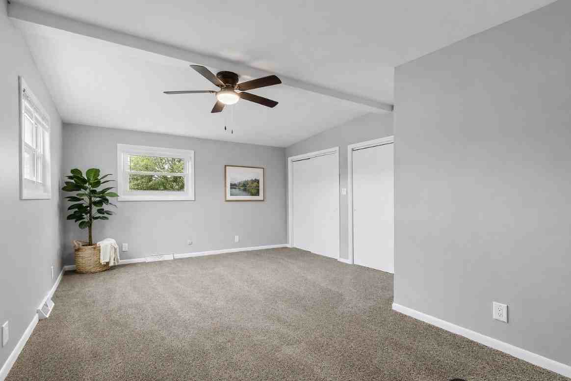 725 S Spencer Rd - Photo 7 of 12