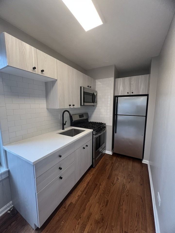 426 W Belmont Ave Apt 1001 - Photo 2 of 15