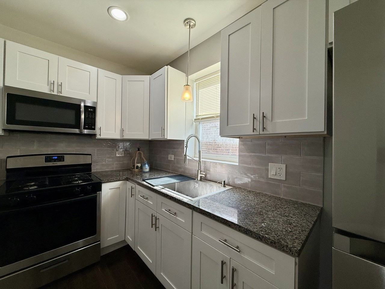 2118 S 59th Ave Unit 3 - Photo 6 of 11