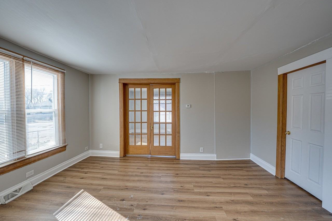 407 Beach St Apt A - Photo 2 of 15