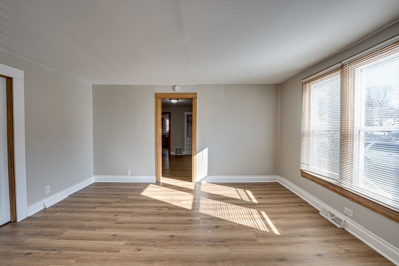 407 Beach St Apt A - Photo 3 of 15