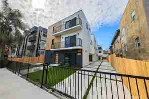 featured image of 1239 N Orange Dr #1