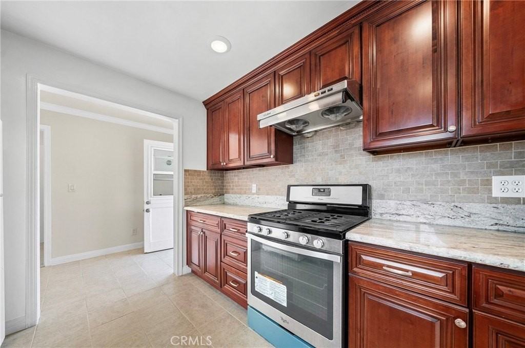 517 N Soldano Ave - Photo 4 of 23