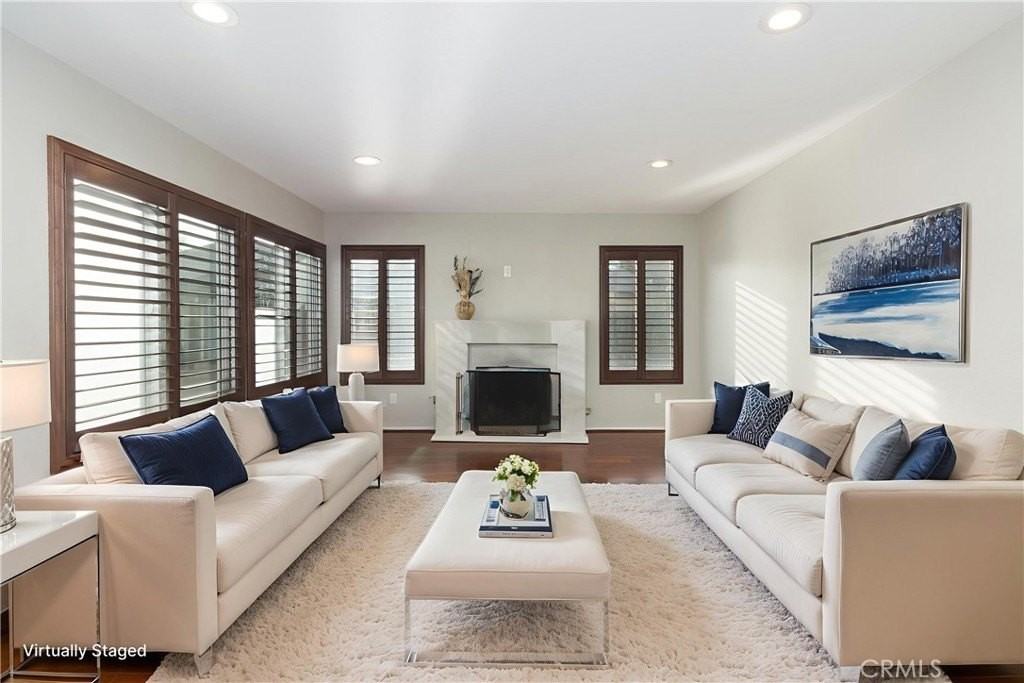 121 Genoa Way - Photo 7 of 9