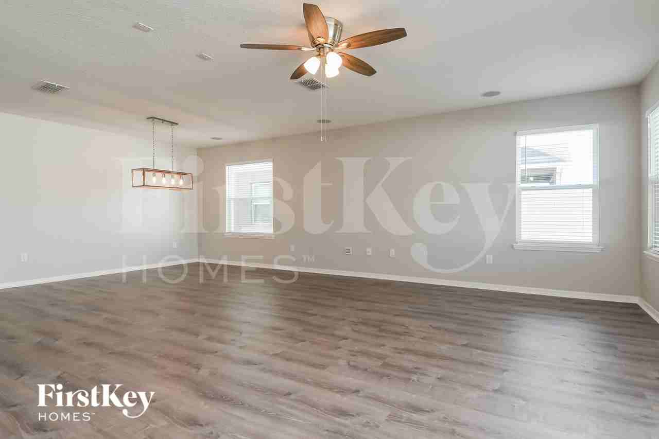 2000 Remembrance Ave - Photo 3 of 15