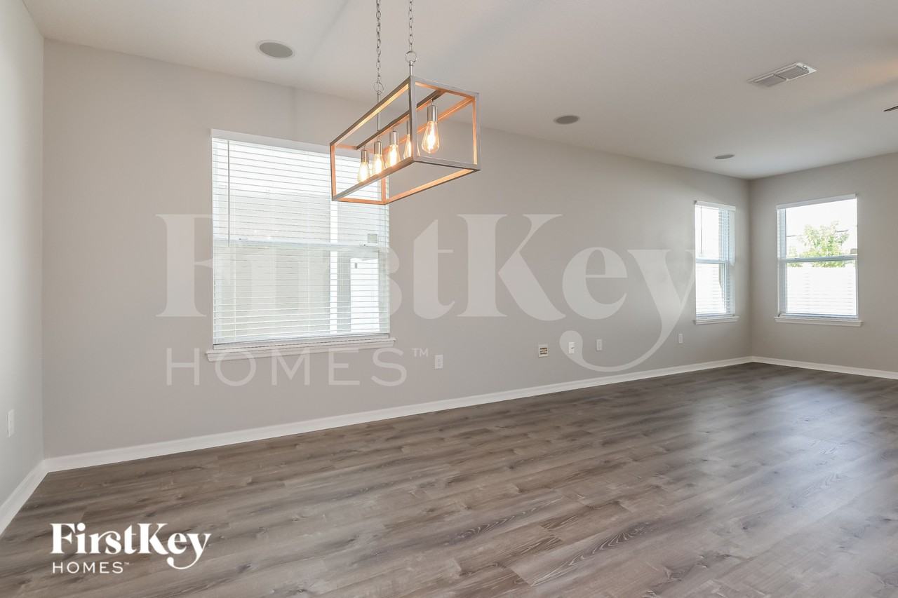 2000 Remembrance Ave - Photo 5 of 15