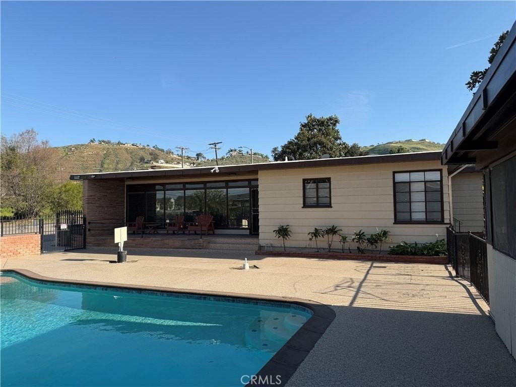 3590 Buchanan St - Photo 4 of 50